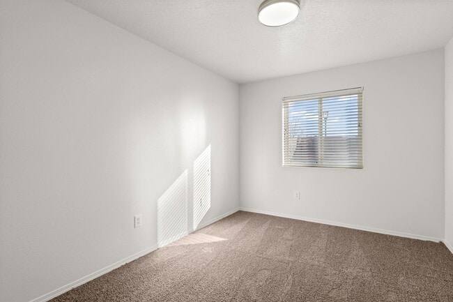 Building Photo - 11040 Vistazo Pl SE