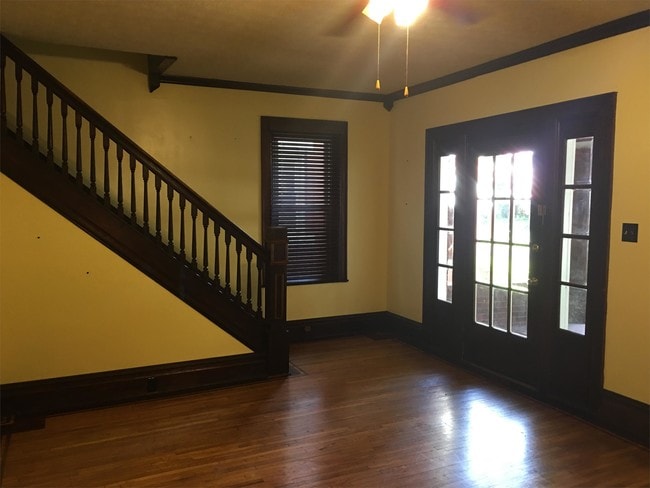 Building Photo - 604 12th Ave