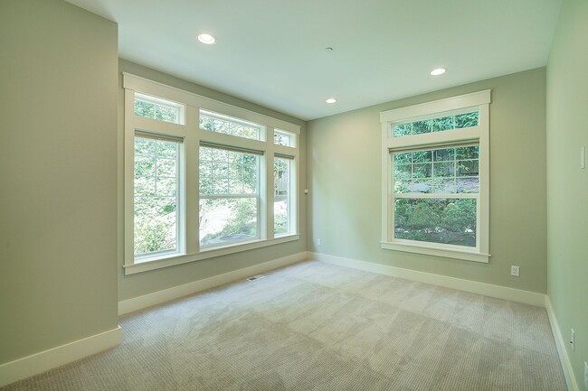Building Photo - 3Bd/3.25Ba Kirkland Townhome