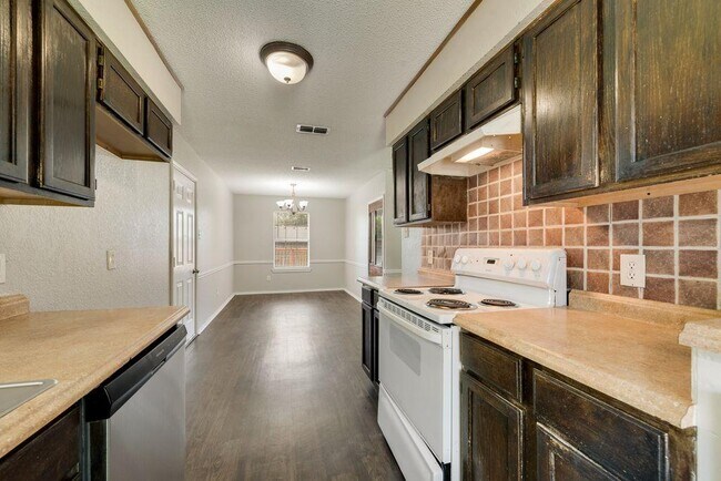 Building Photo - 512 Thomas Trail