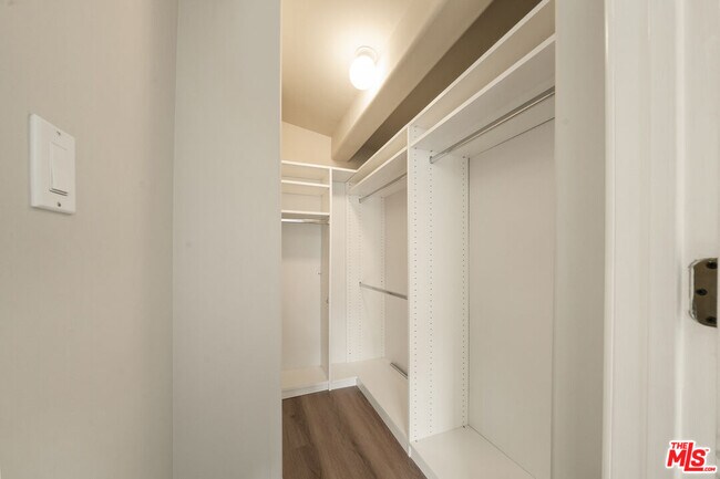 Building Photo - 1109 Pine Dr