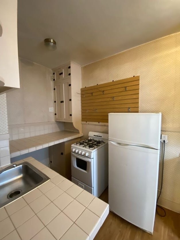 Building Photo - 528 State St