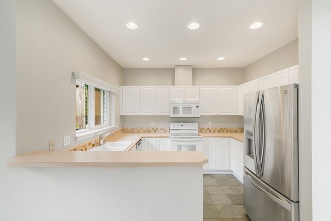 Building Photo - End Unit 2 Story Townhome Plus Bonus Office Area - 2 Car Garage