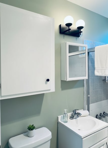 Building Photo - 6638 MacArthur Blvd