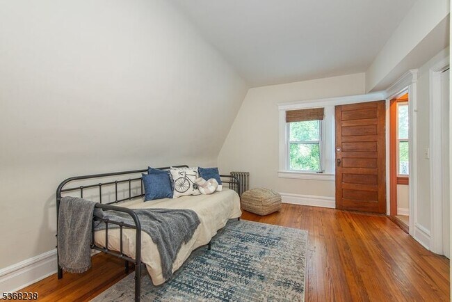 Building Photo - 207 Hillside Ave