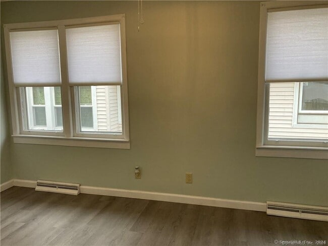 Building Photo - 31 Daggett St