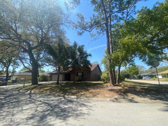Building Photo - 12924 Tree Way Ln