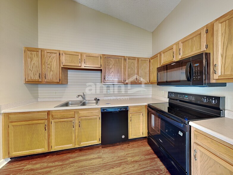 Building Photo - 15260 Fawn Meadow Dr