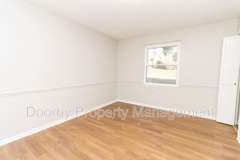 Building Photo - 910 Wesley Dr