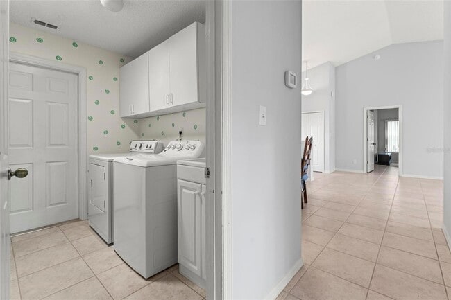 Building Photo - 25316 Crestwater Dr