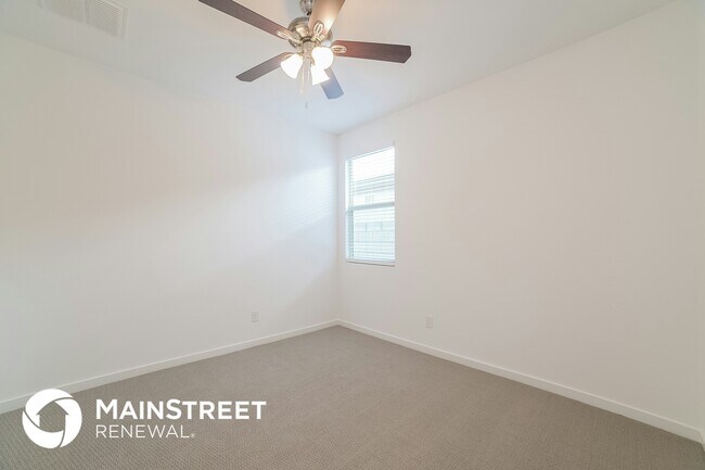 Building Photo - 10920 S 55th Ln