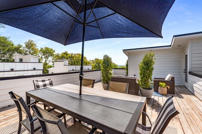 Building Photo - Prestine & Partially Furnished North Nashv...