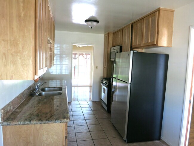 Building Photo - Spacious 4BR Canyon-View Home Near SDSU