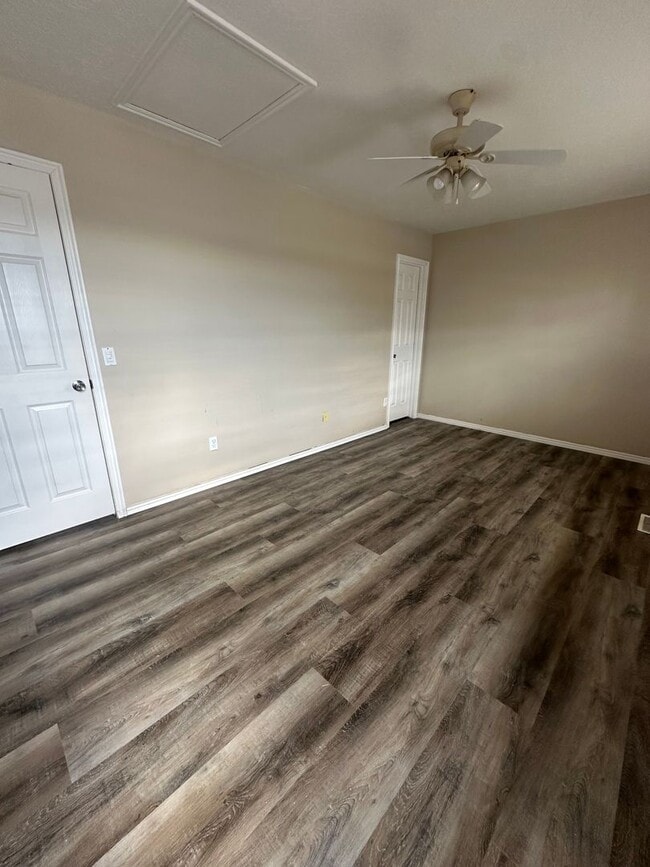 Building Photo - BEAUTIFUL TOWNHOME!!!