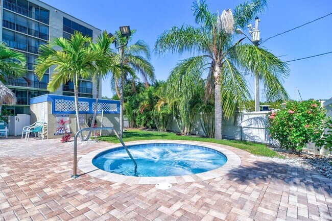 Building Photo - 900 Cove Cay Dr