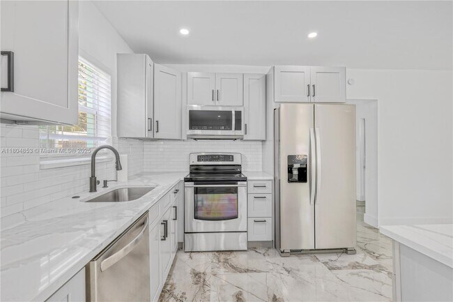 Building Photo - 809 SW 17th St