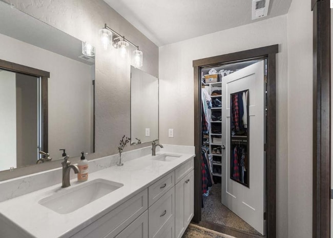 Building Photo - 3813 N Pradera Ct