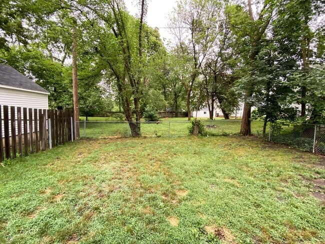 Building Photo - One Plus Bedroom House For Rent!