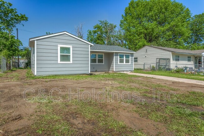 Building Photo - 104 S 195th E Ave