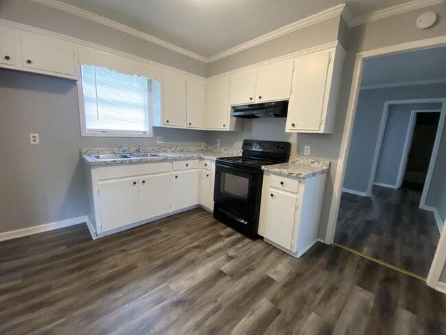 Building Photo - 311 S Bond Ave