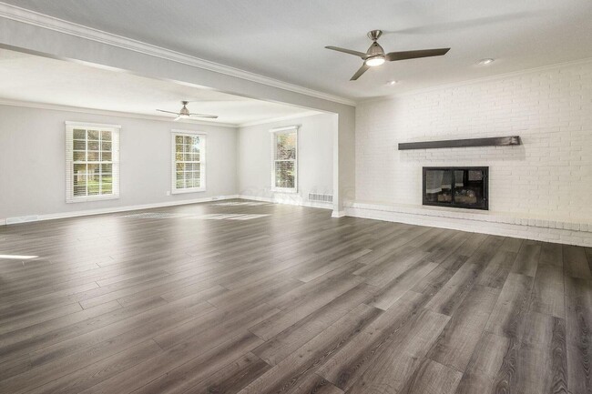 Building Photo - 1350 Marlyn Dr