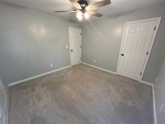 Building Photo - 4 Bedroom | 3 Bathroom Apex Home with Fenc...