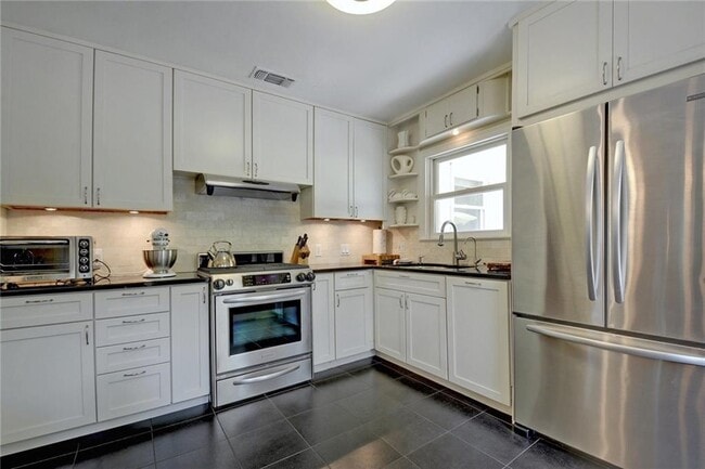 Building Photo - 4518 Red River St