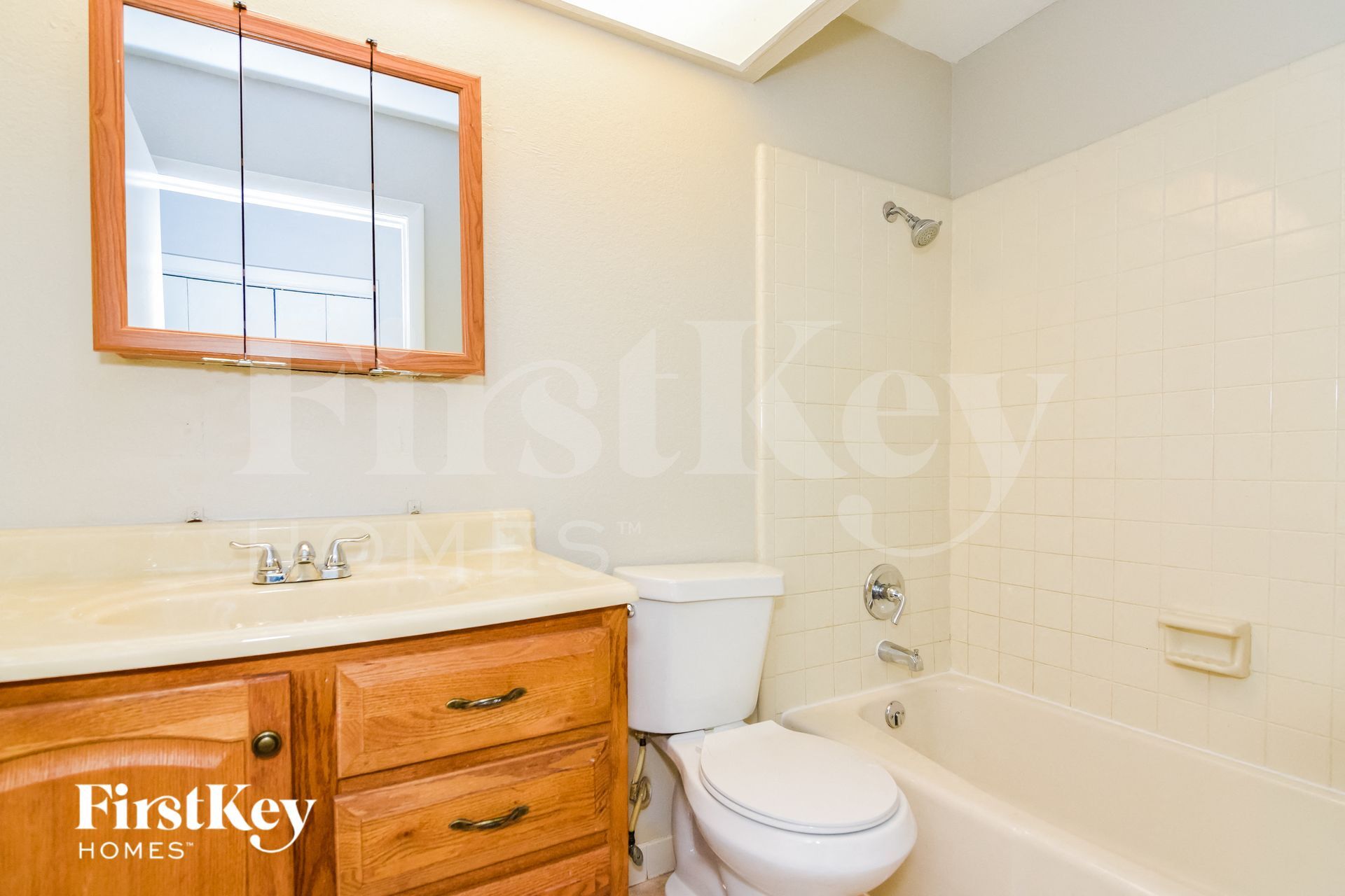 Building Photo - 5017 Kingswood Dr