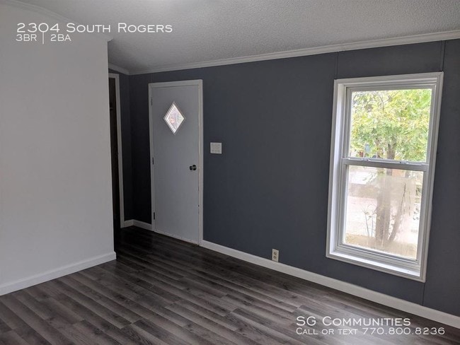 Building Photo - 2304 S Rogers St