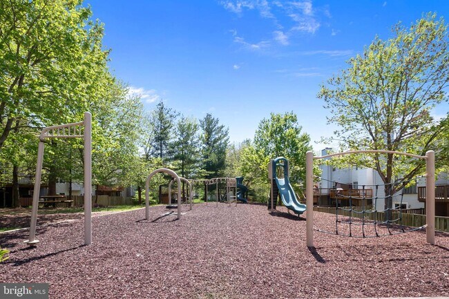 Building Photo - 7820 Somerset Ct