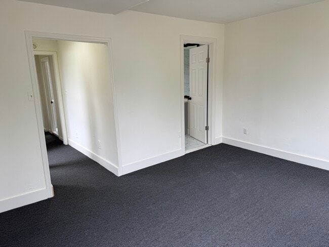 Building Photo - 924 N Kresson St