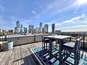 Building Photo - Luxury 1 Bed, 1.5 Bath Loft with Spectacular Downtown City Views
