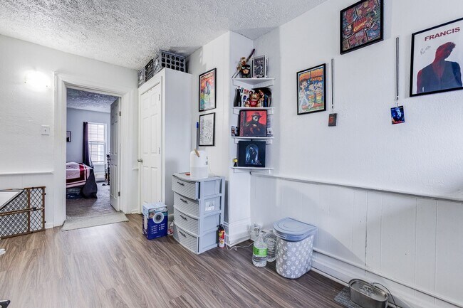 Building Photo - 2013.5 Gregory St