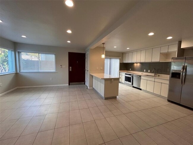 Building Photo - 8922 Trone Cir