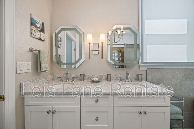 Building Photo - 2 Wharfside St