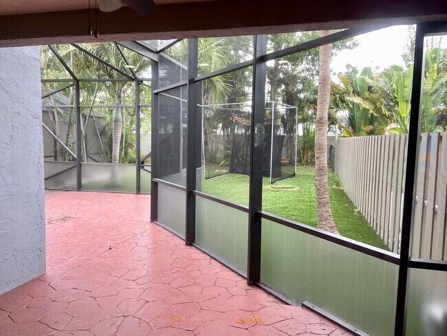 Building Photo - 525 Bayfront Dr