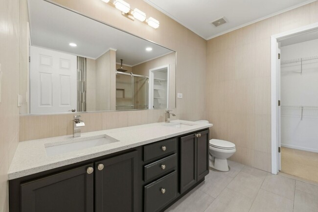 Building Photo - 218 Goldenrod Dr