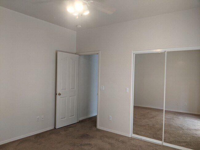 Building Photo - Cute Condo in Beautiful Yavapai Hills Community