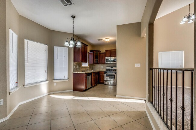 Building Photo - 3172 Hidden Valley Dr