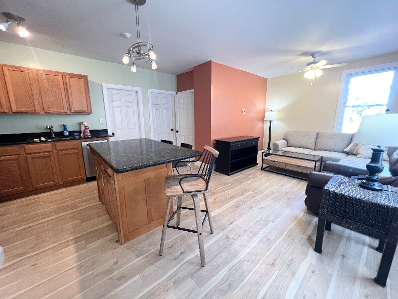 Building Photo - 81-83 America St