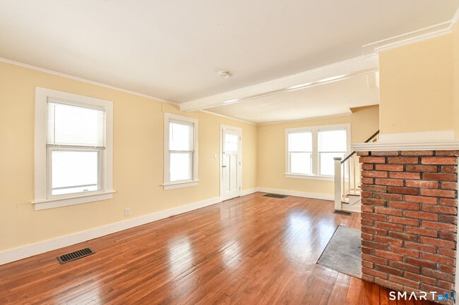 Building Photo - 6 Springdale St