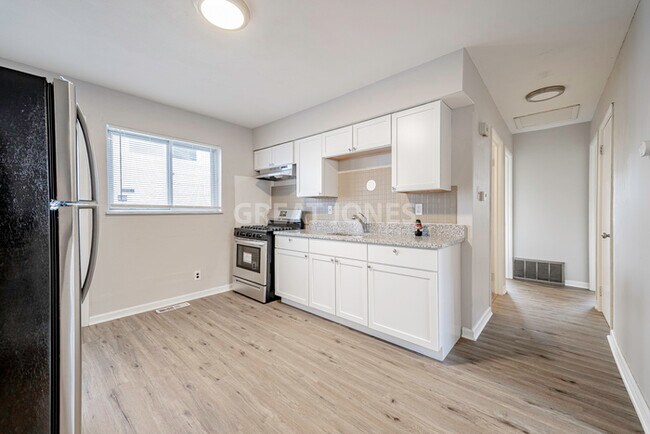 Building Photo - Charming