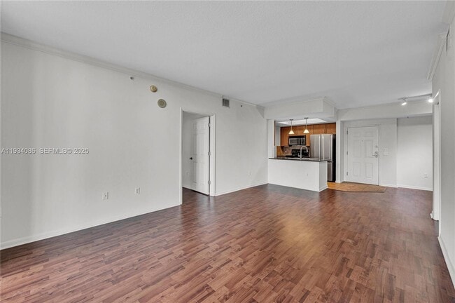 Building Photo - 2000 N Bayshore Dr