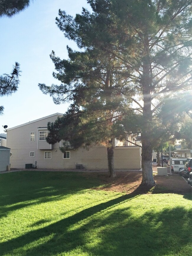 Building Photo - **COMFORTABLE 2br/2ba TOWNHOME (GILBERT & ...