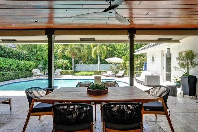 Building Photo - Boca Raton Beautifully Updated 4 Bedroom Pool Home