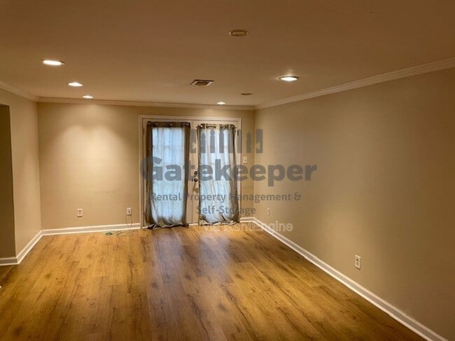 Building Photo - 102 Cypress Ct