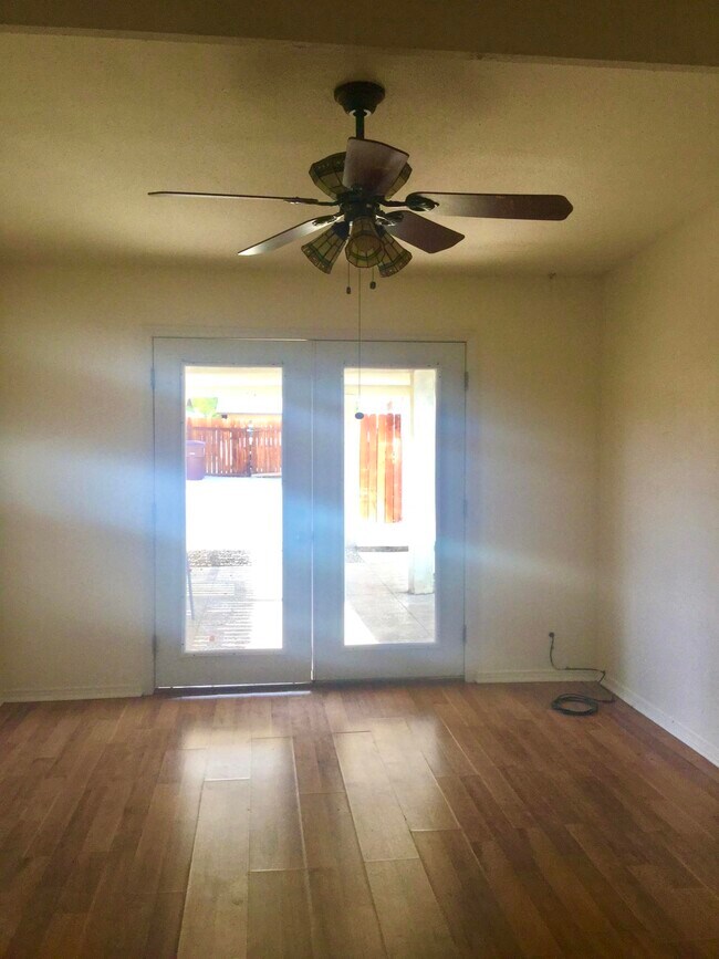 Building Photo - 52162 Avenida Velasco