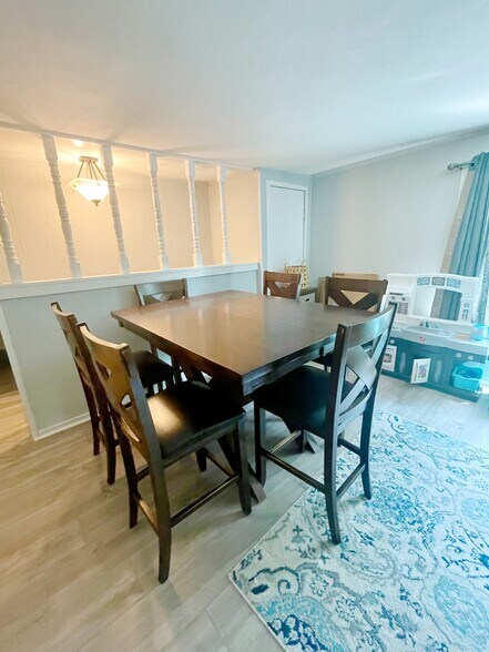 Dining Area - 5 River Rd