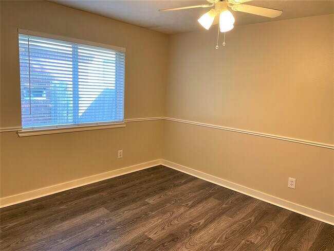 Building Photo - 15122 Red Cedar Cove Ln