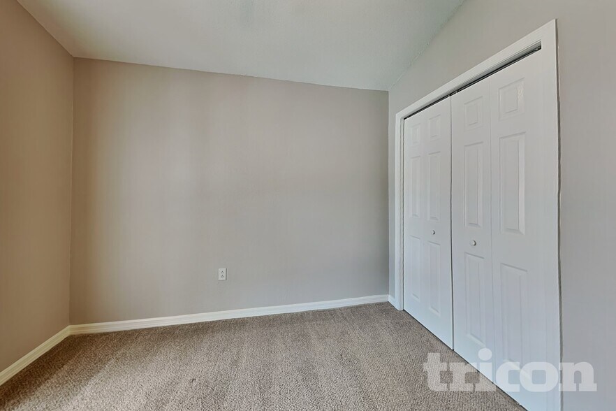 Building Photo - 7641 Manor Dr